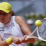 Iga Swiatek a dû batailler durant trois sets en 8e de finale à Madrid KEYSTONE/AP/Manu Fernandez